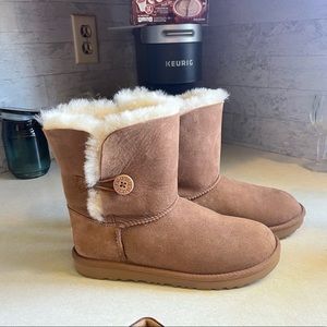 UGGS Bailey button